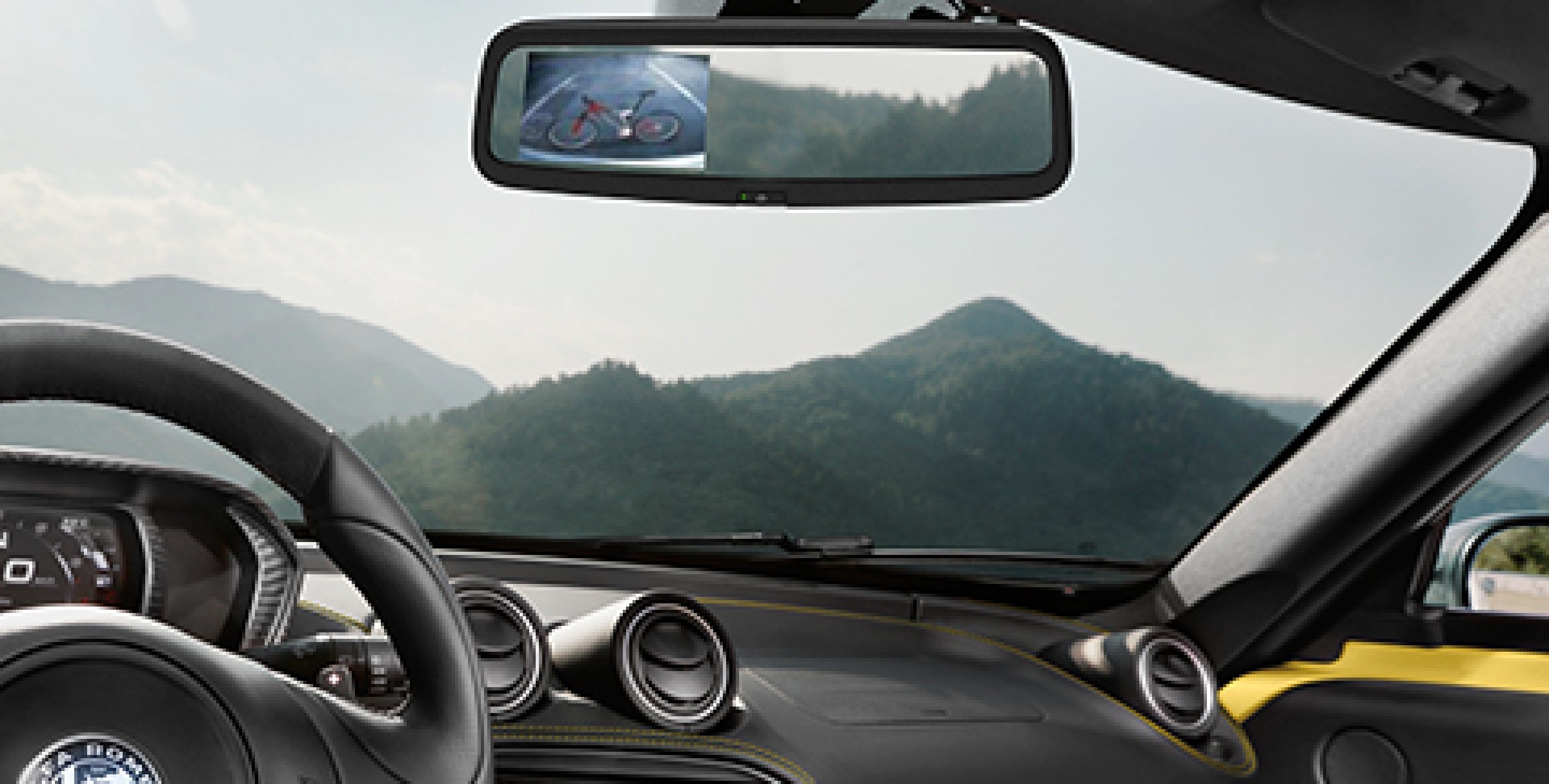 2019-AlfaRomeo-4C-Technology_RearViewMirror
