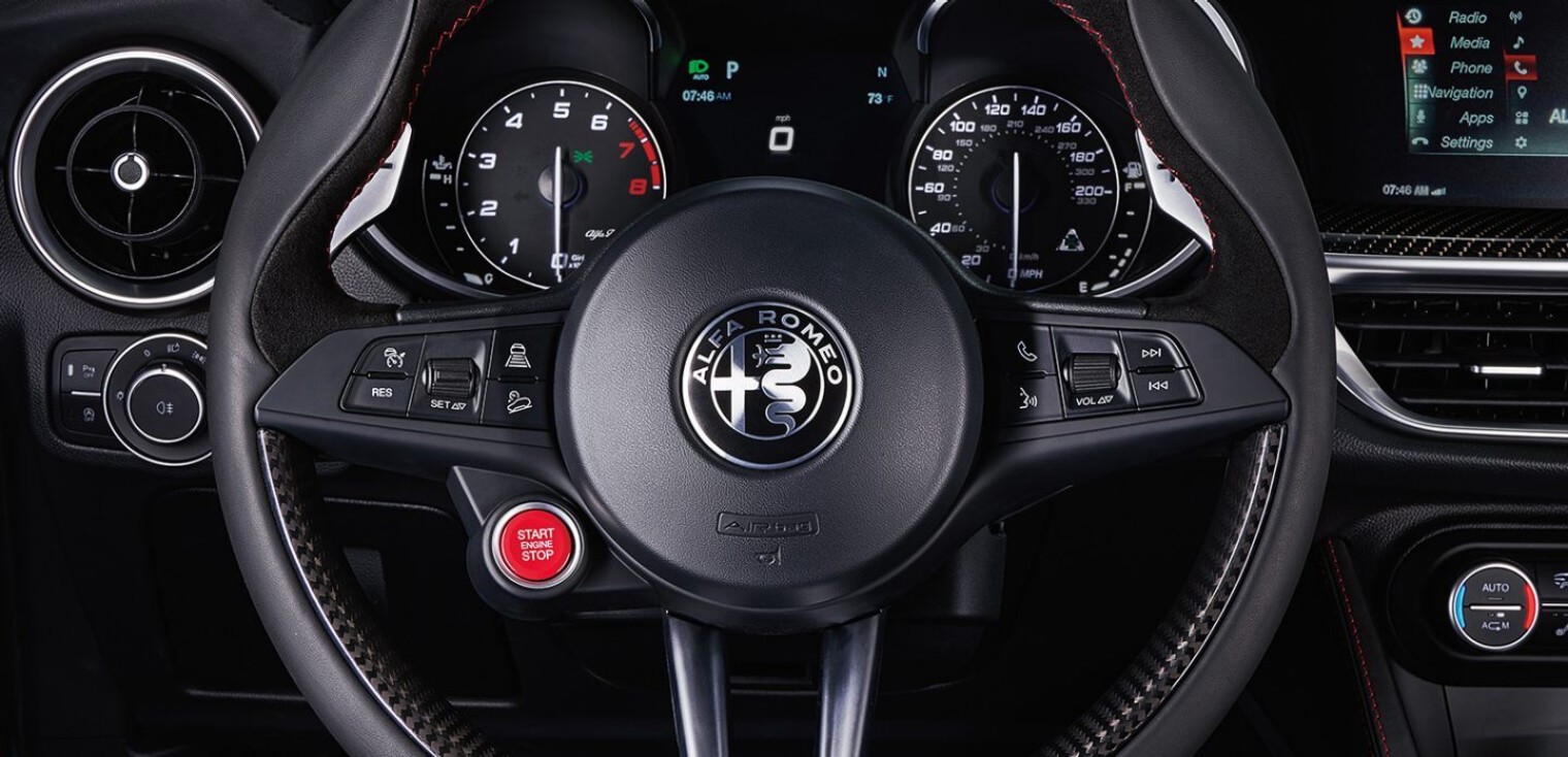 Volant de l’Alfa Romeo Stelvio Quadrifoglio 2019