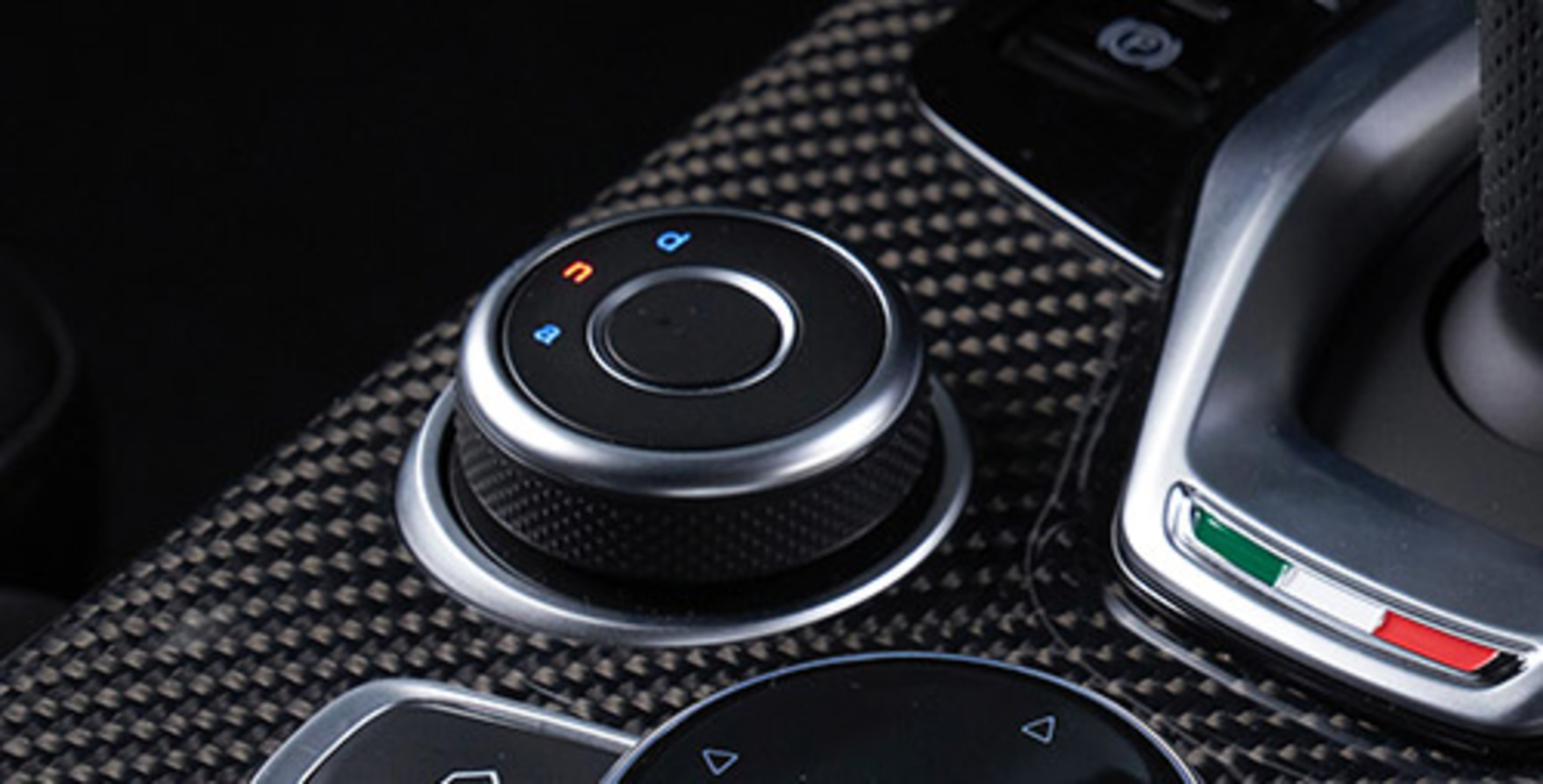 Close up of the DNA drive mode selector on the 2021 Alfa Romeo Stelvio