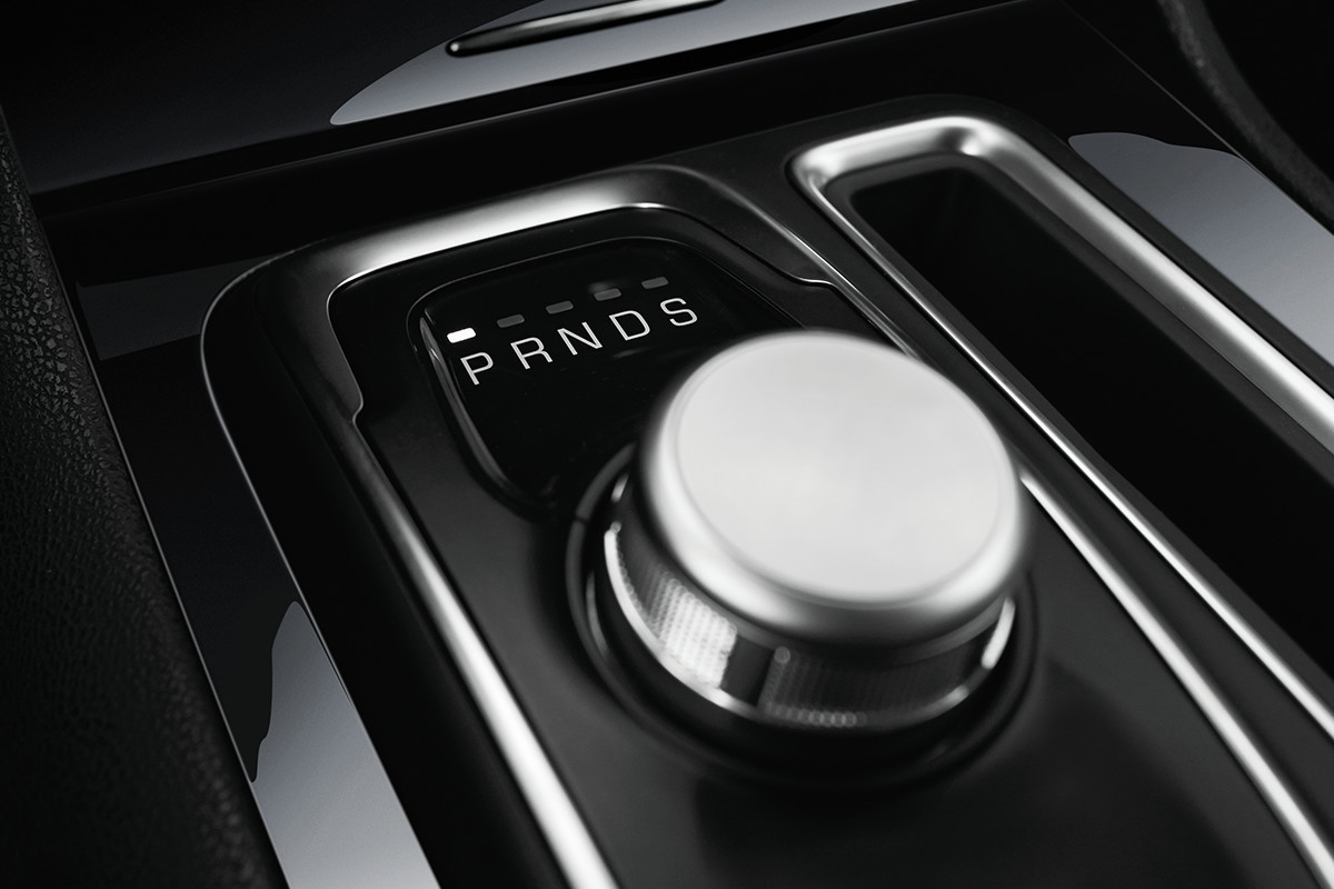 2019 Chrysler 300 with rotary e-shifter on centre console