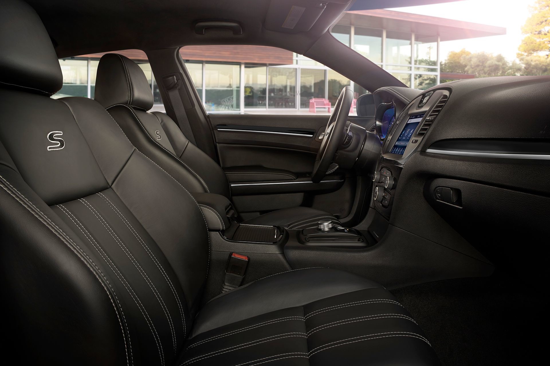 Chrysler 300 2019 avec sièges sport à dessus en cuir