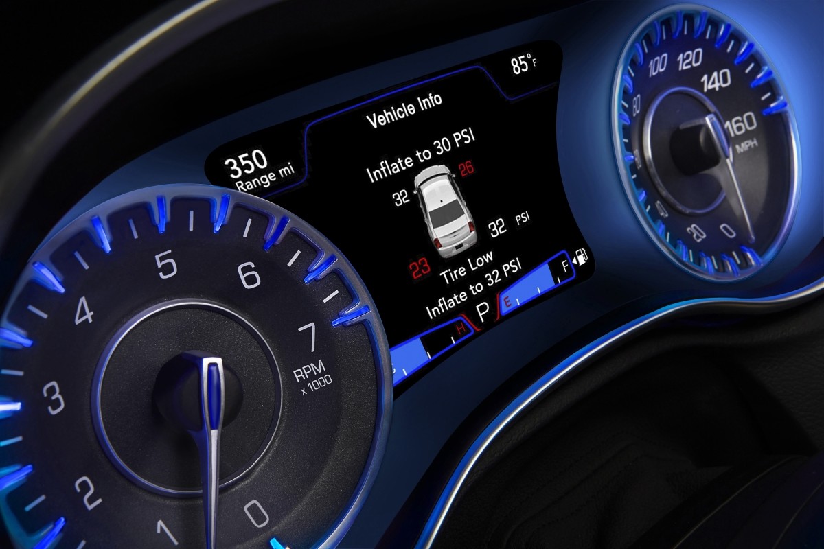 Steering wheel and full-colour, in-cluster information display of the 2020 Chrysler 300