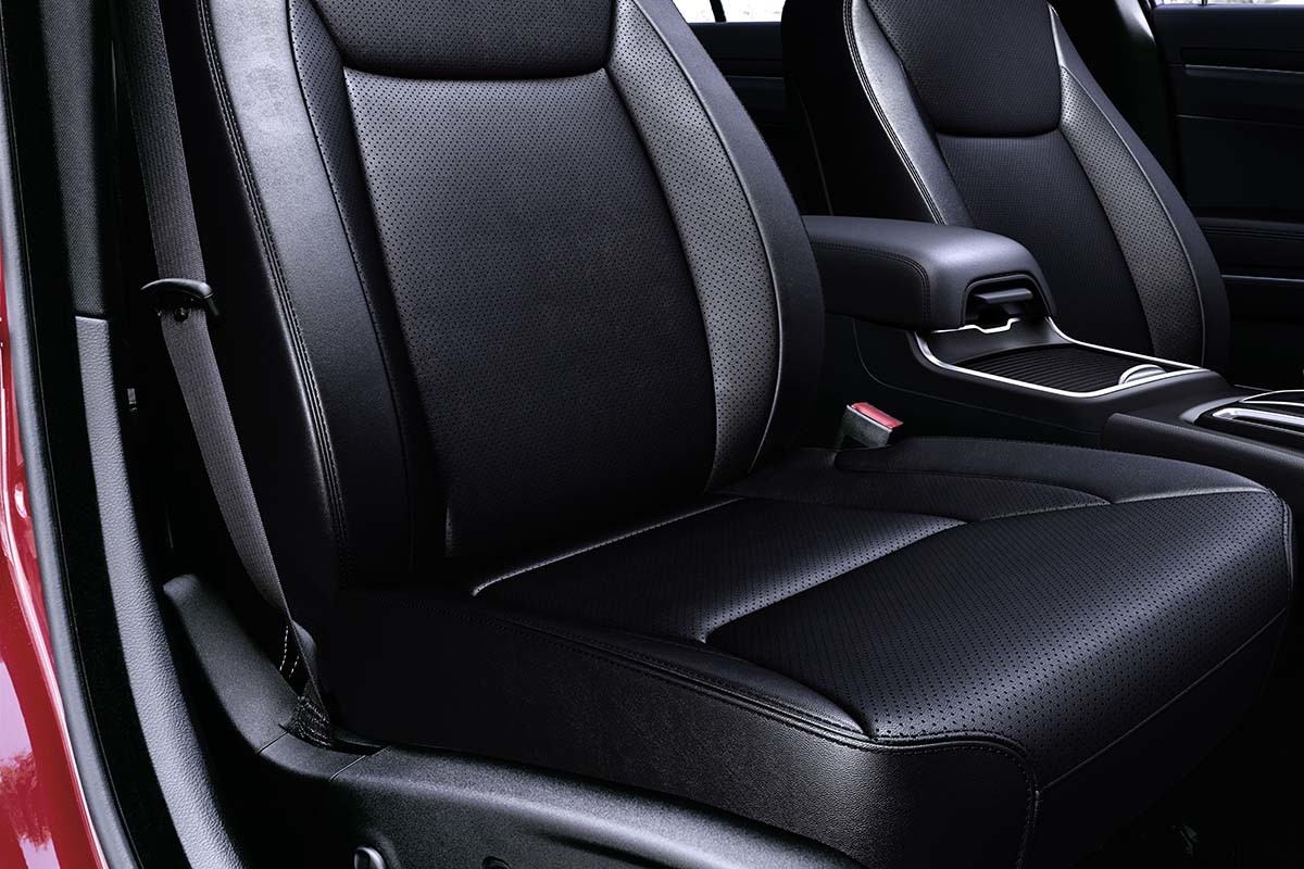 Front seat interior of a Chrysler 300 in a black finish