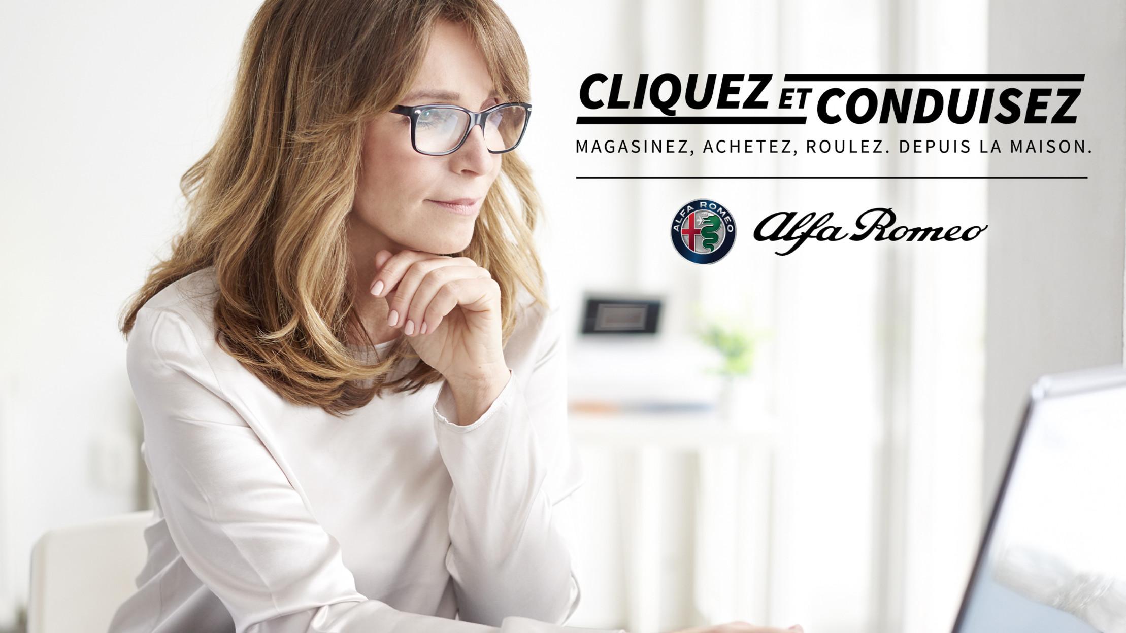 Une personne utilisant un ordinateur