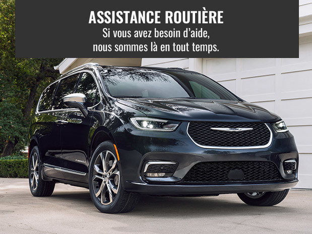 Chrysler Pacifica 2021 devant le garage. Assistance routière. Si vous avez besoin d'aide, nous sommes là en tout temps.