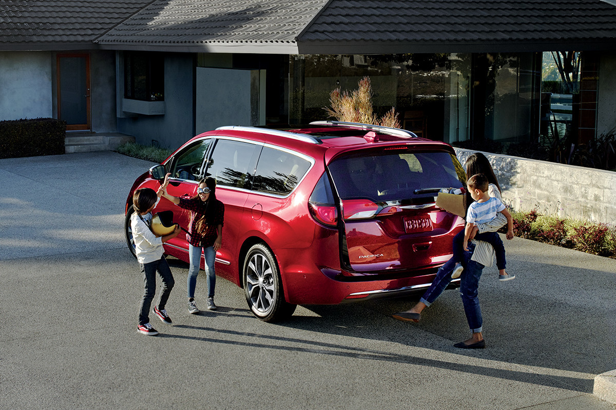 Chrysler Pacifica 2018 Exterior HANDS FREE ACCESS