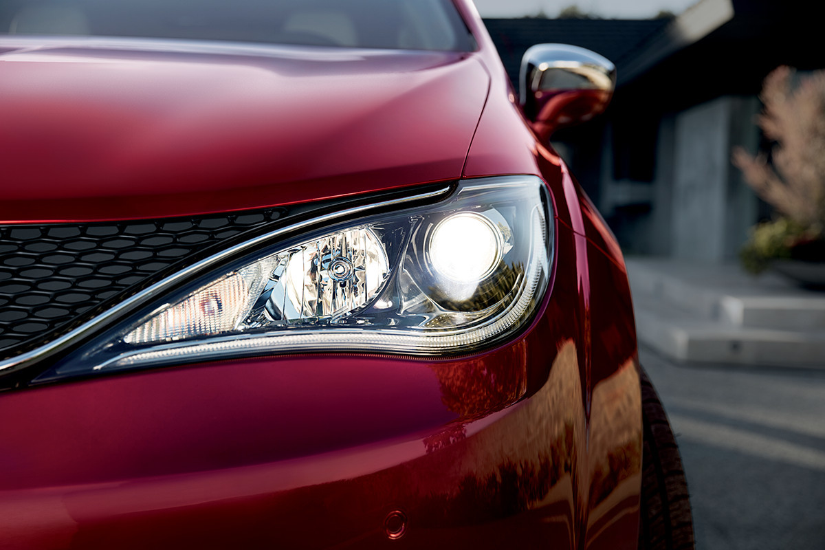 Chrysler Pacifica 2018 Exterior LED Lights