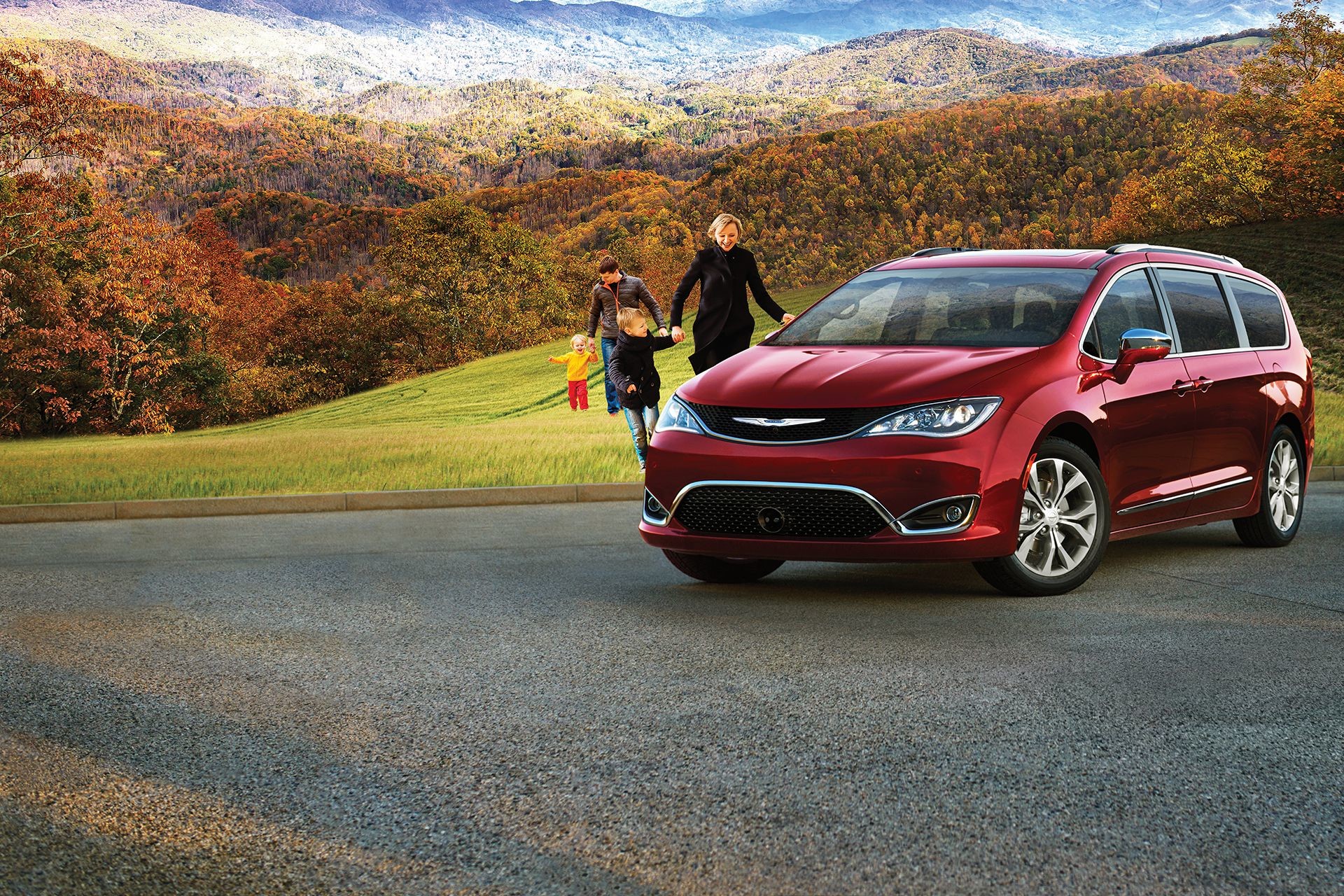 2018 Chrysler Pacifica Exterior Mountain Lifestyle