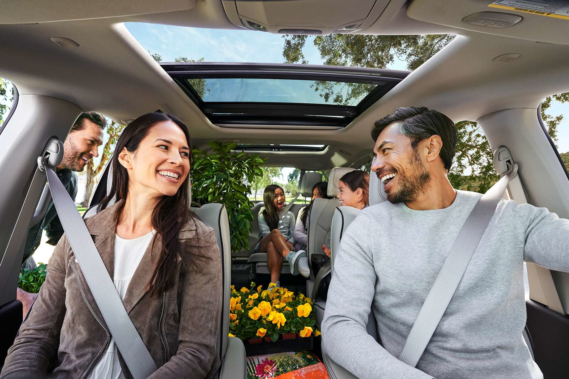 Chrysler Pacifica 2019 avec passagers riant