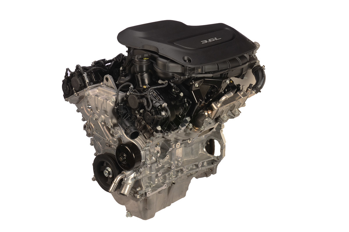 A close-up of the 3.6L Pentastar VVT V6 engine that comes standard with the 2021 Chrysler Pacifica.