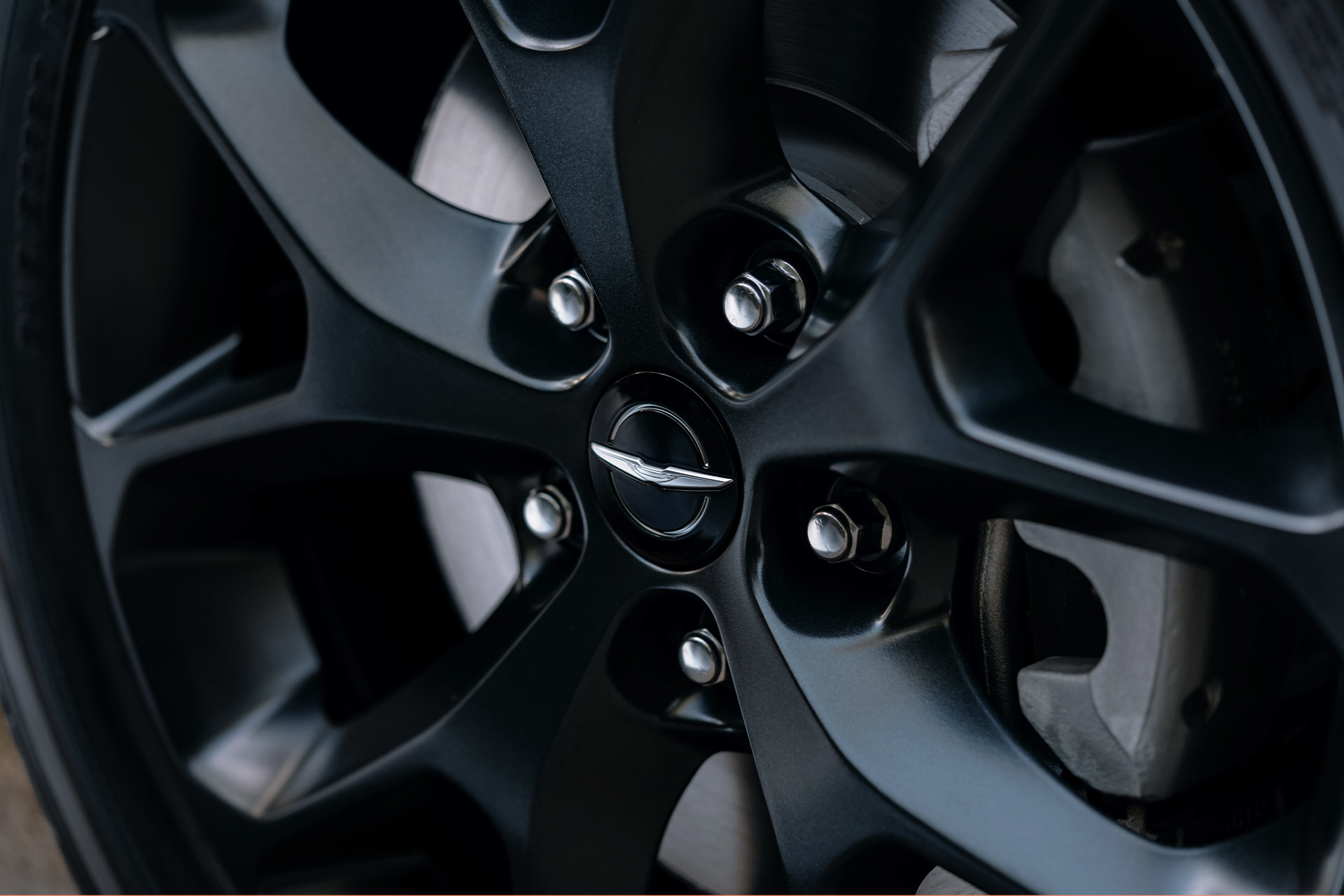 A 2022 Chrysler Pacifica aluminum wheel.