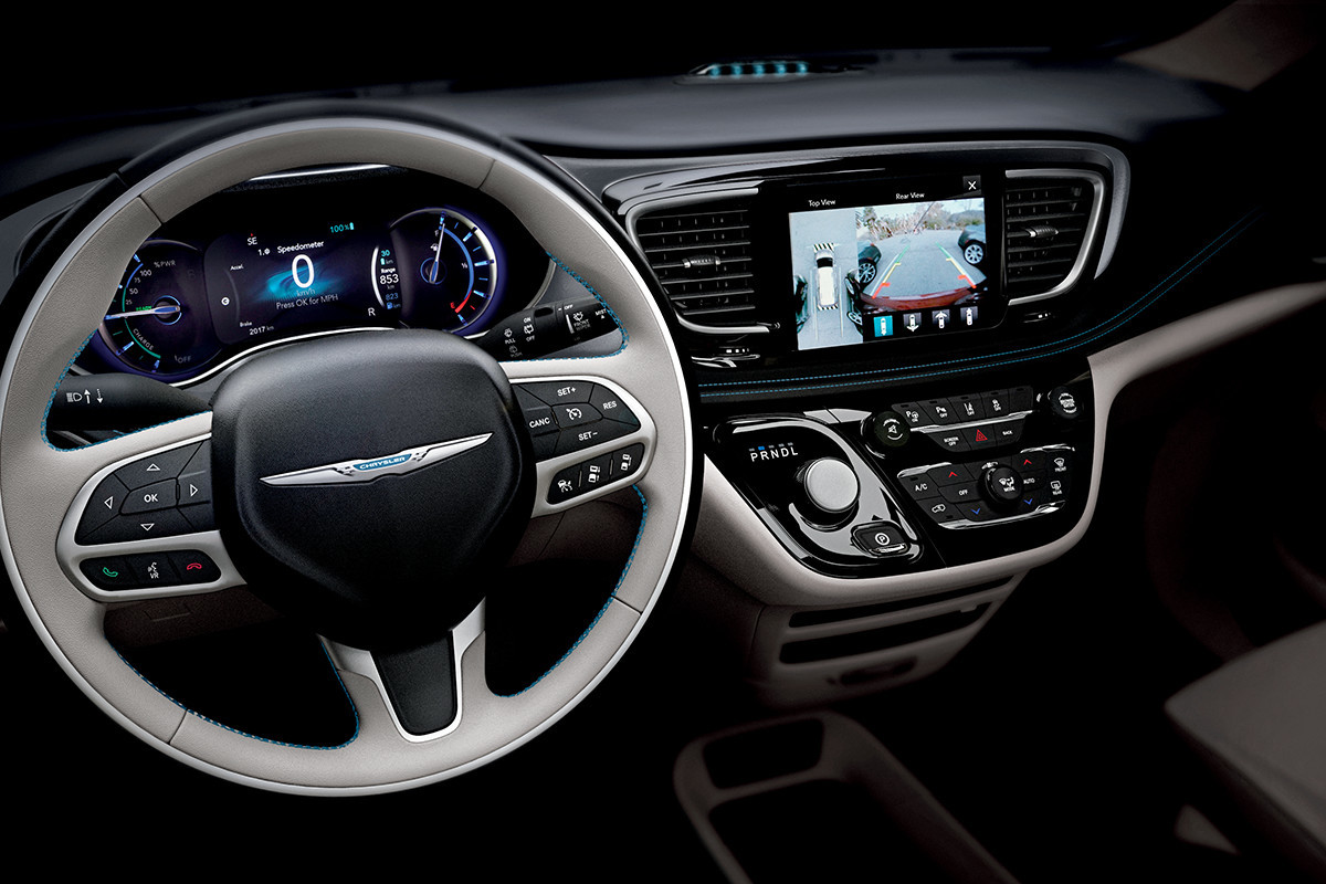 Caractéristique de sécurité de la Chrysler Pacifica Hybrid 2018 - caméra panoramique sur 360°