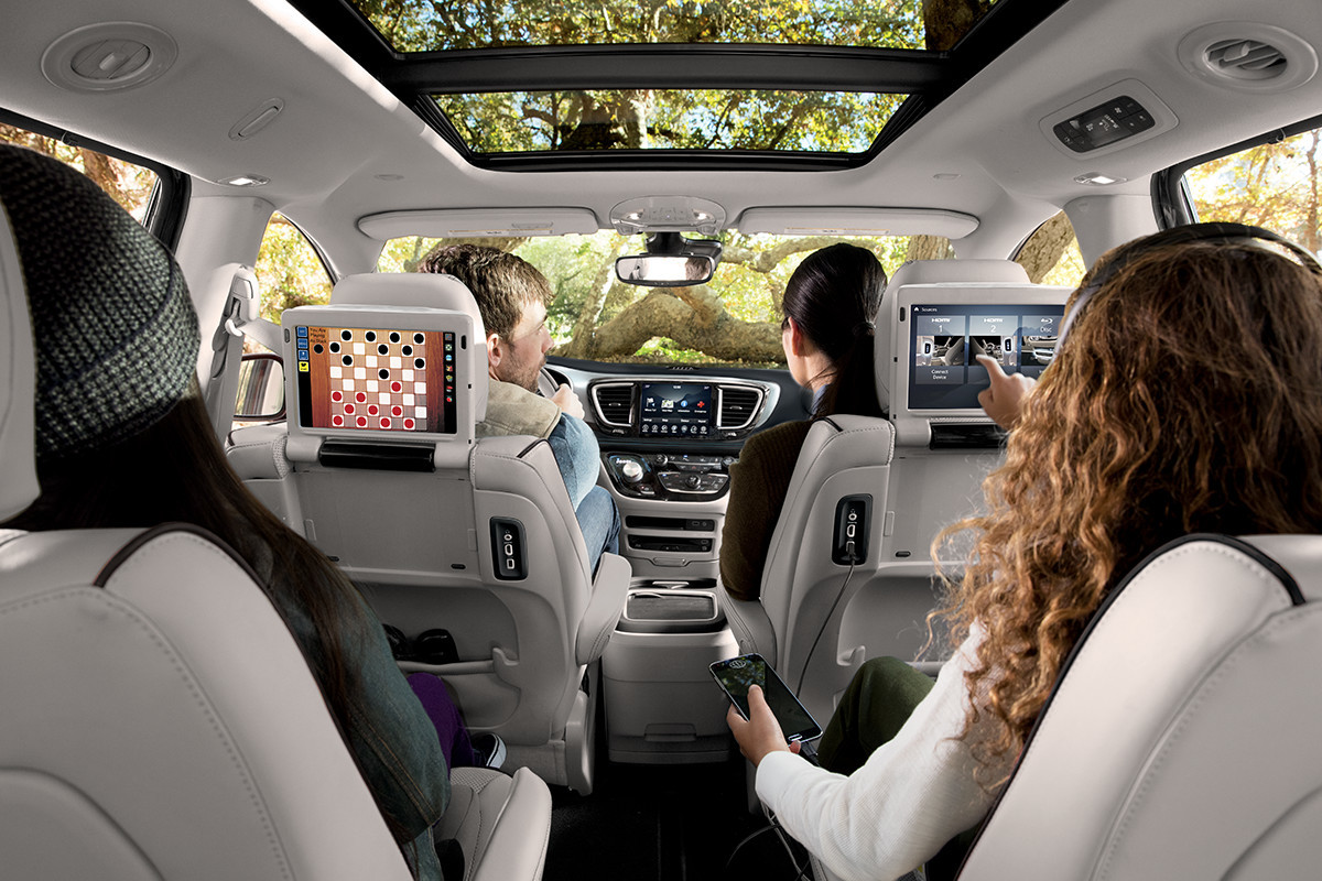 Technologie de la Chrysler Pacifica Hybrid 2018 - système de divertissement à la deuxième rangée