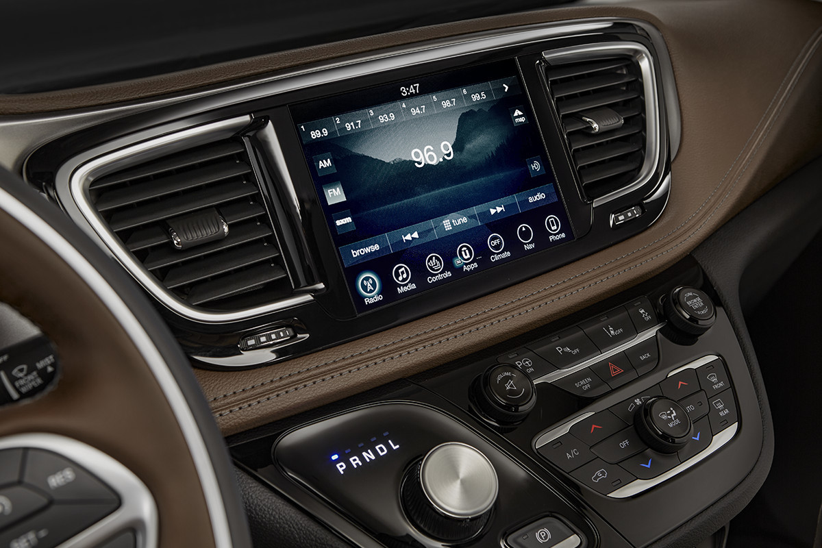 Technologie de la Chrysler Pacifica Hybrid 2018 - connectivité Uconnect