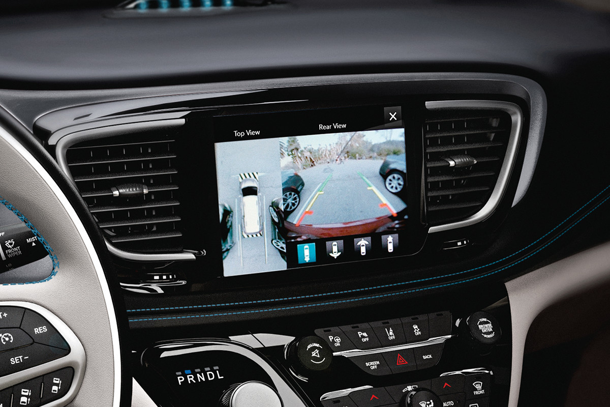 Écran de la caméra panoramique 360° de la Chrysler Pacifica Hybrid 2019