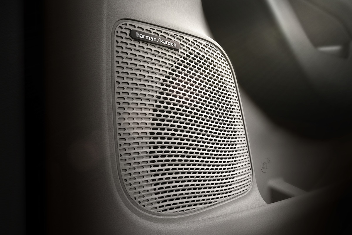 2019 Chrysler Pacifica Hybrid Harman Kardon speakers