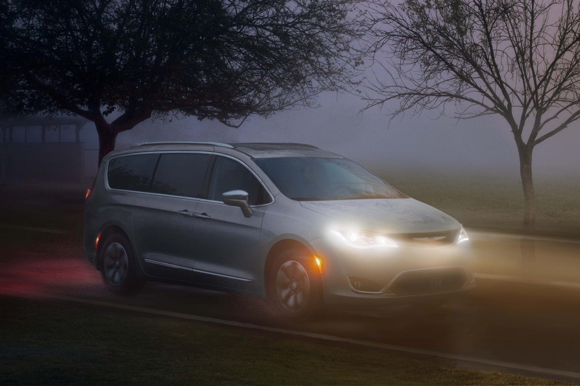Feux arrière à DEL de série de la Chrysler Pacifica Hybrid 2020