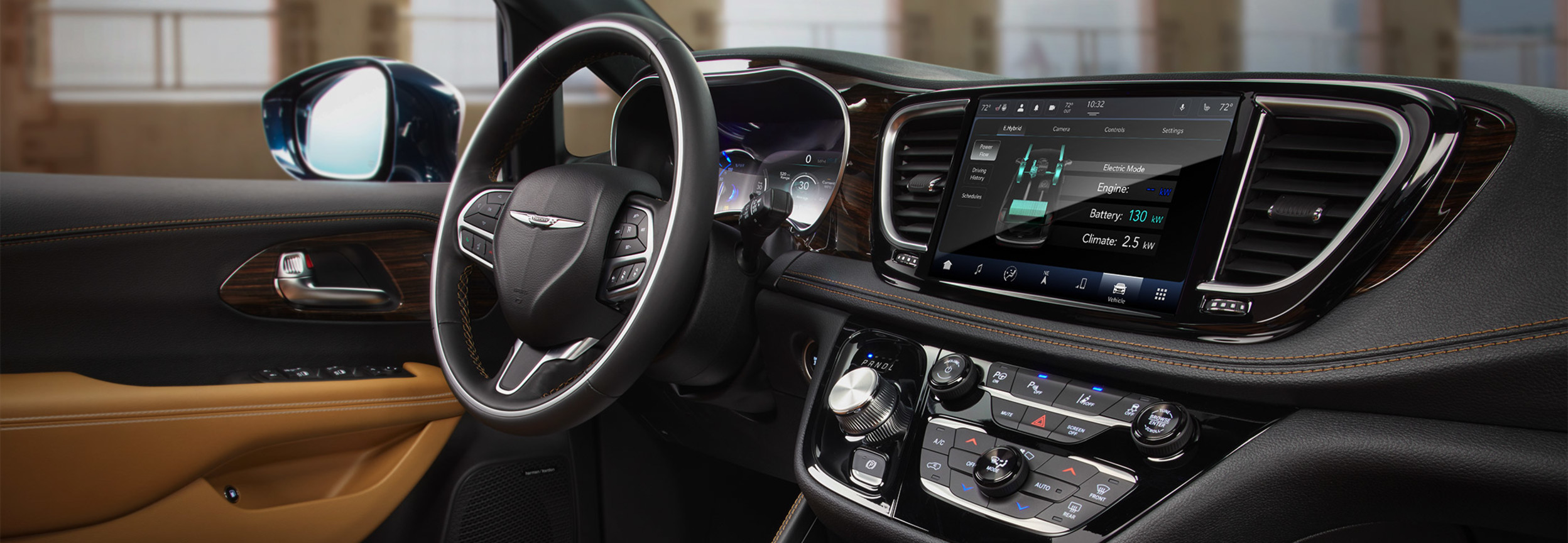 Intérieur avant d’une Chrysler Pacifica Hybrid 2022