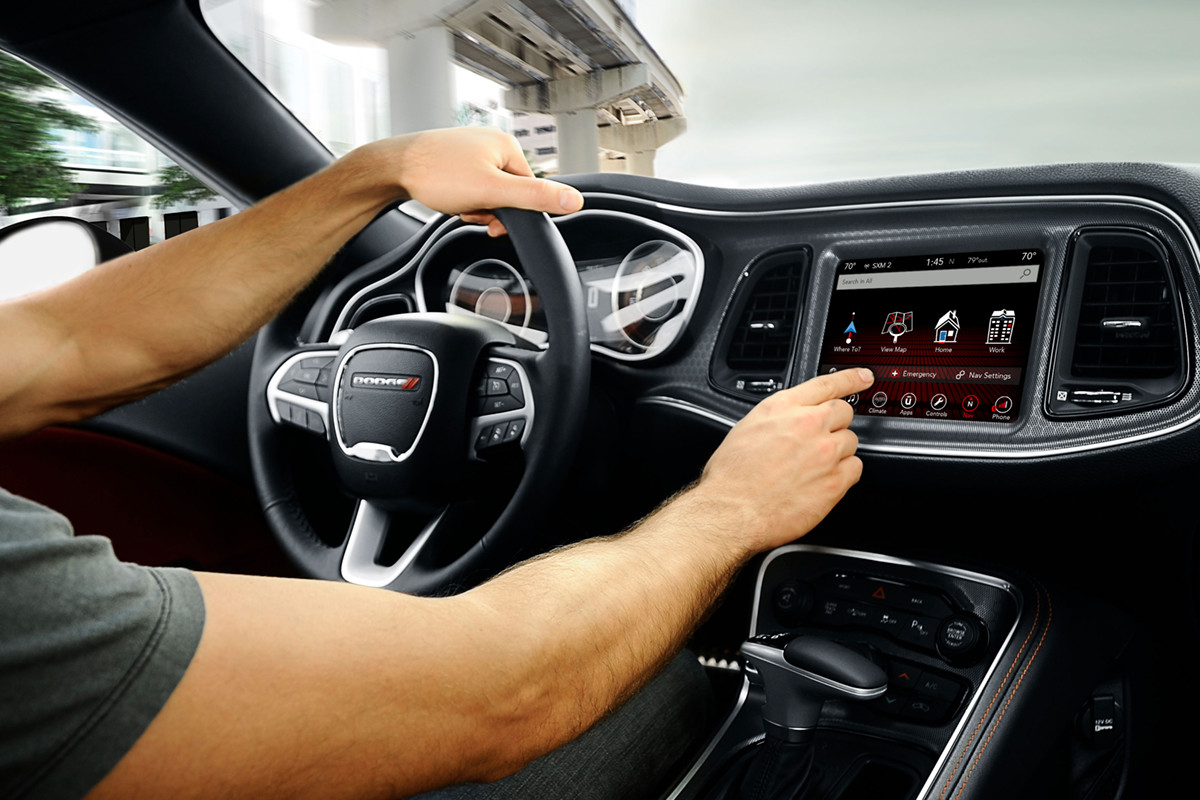 Caractéristiques de la Dodge Challenger 2018 – Centres multimédias Uconnect