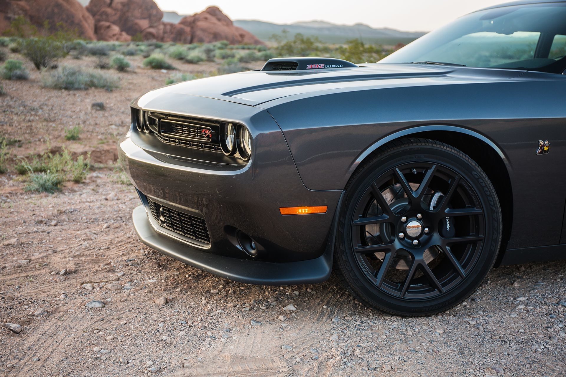 Extérieur de la Dodge Challenger 2018 – Gros plan de la calandre
