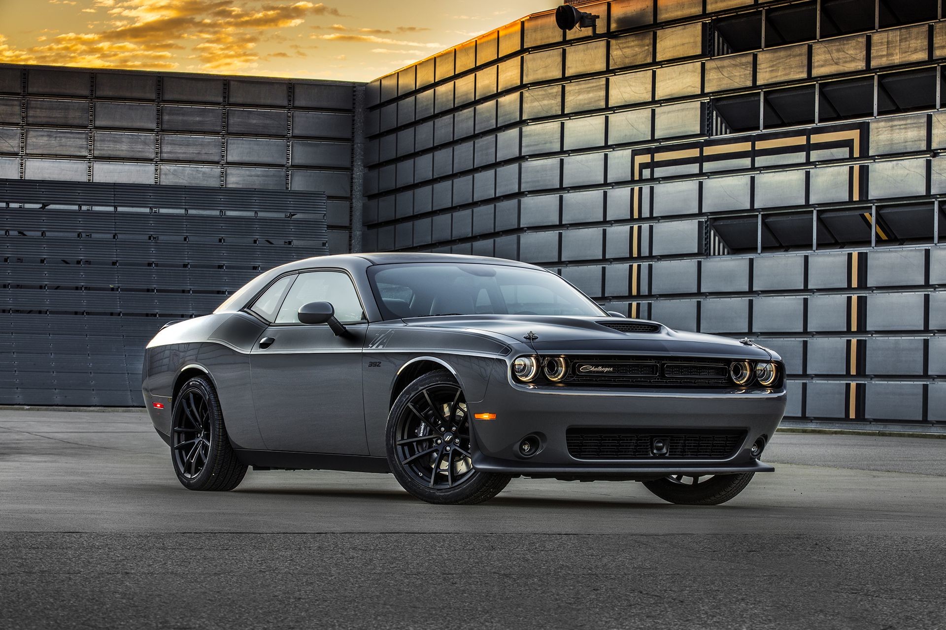 Extérieur de la Dodge Challenger 2018 – Vue latérale, illustrée en gris