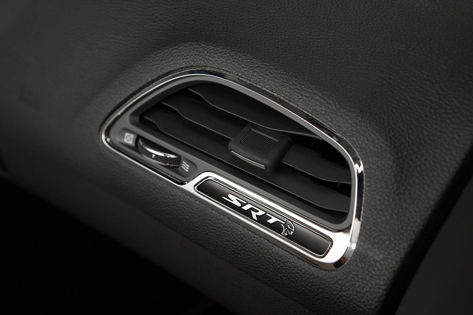 Habitacle de la Dodge Challenger 2018 – Bouche d’air du tableau de bord