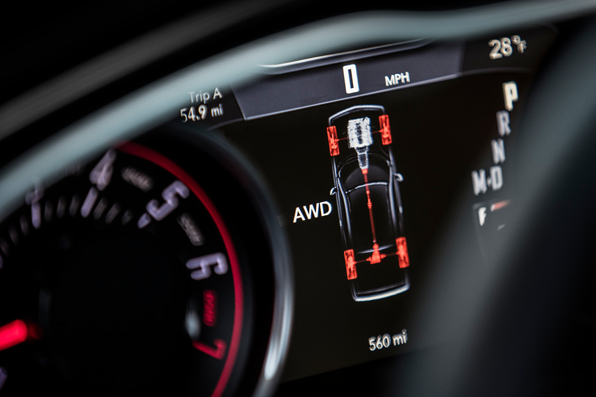 2019 Dodge Challenger full-colour in cluster display centre
