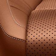 Cuir Laguna avec empiècements perforés – sépia avec coutures contrastantes argent