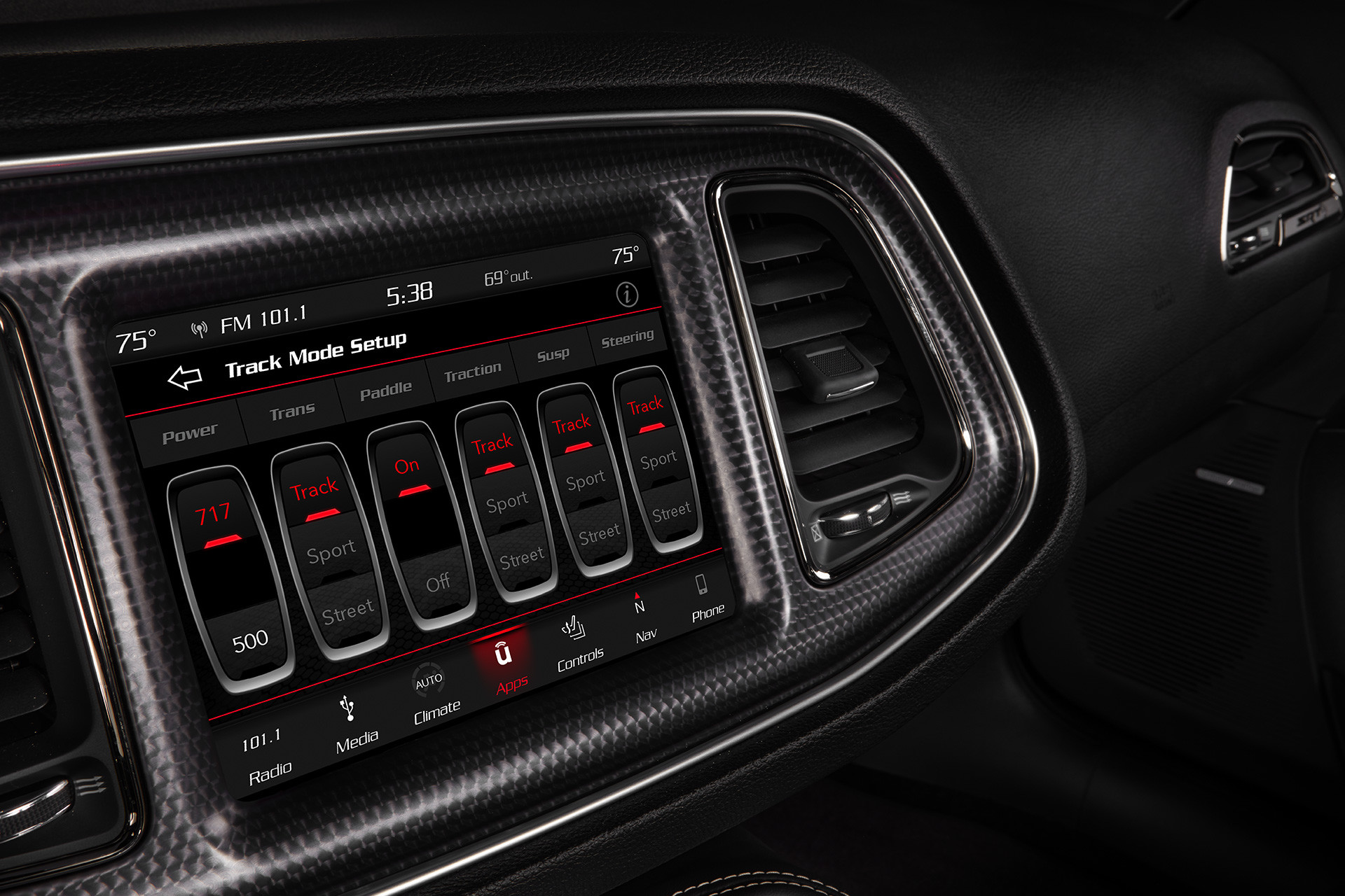Page de configuration du mode Track (circuit) sur l’écran tactile de 8,4 po de la Dodge Challenger 2020