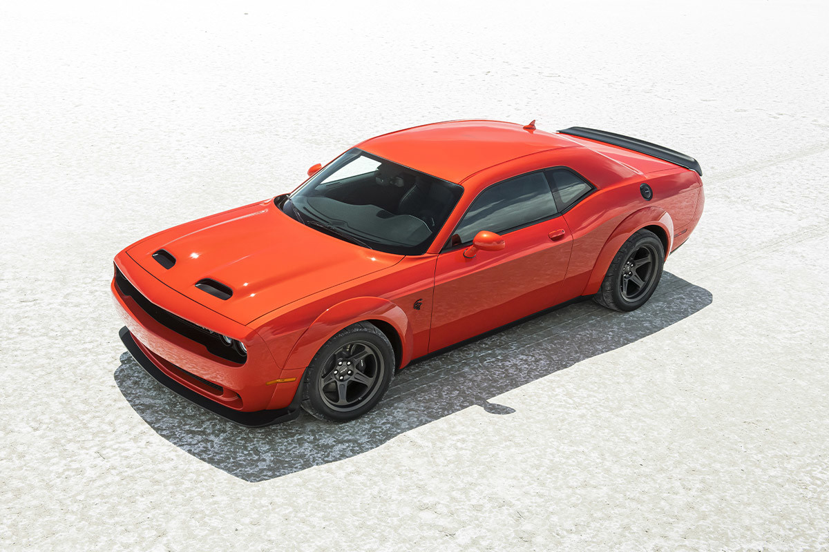 Une Dodge Challenger 2022 rouge.