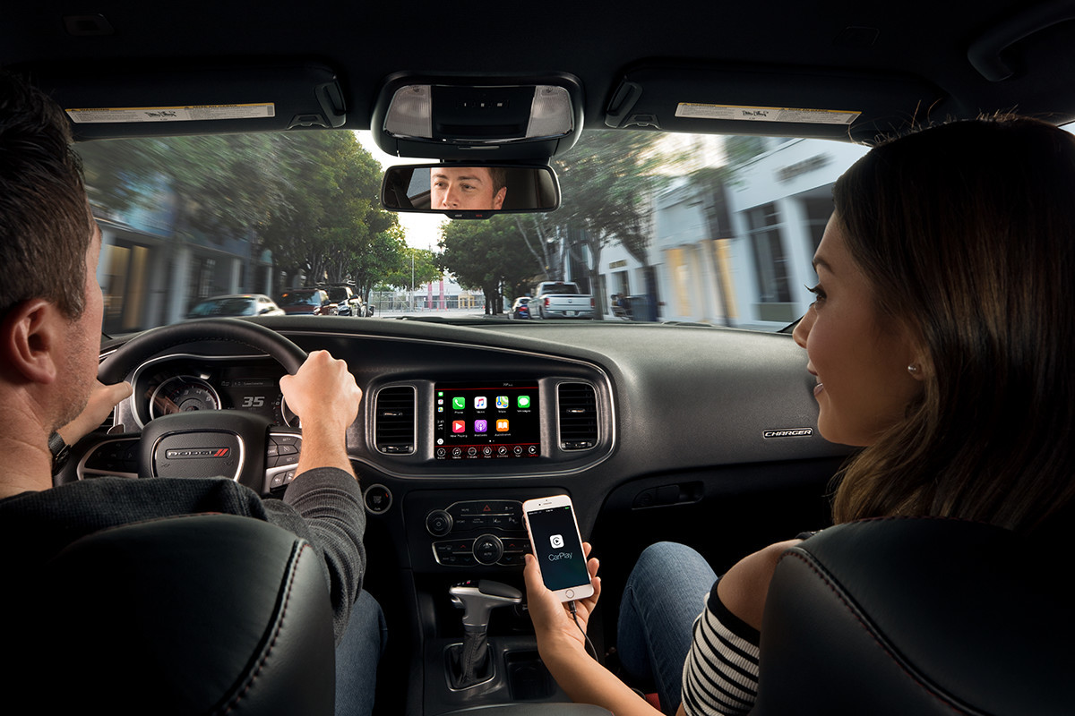 2019 Dodge Charger Uconnect multimedia centre