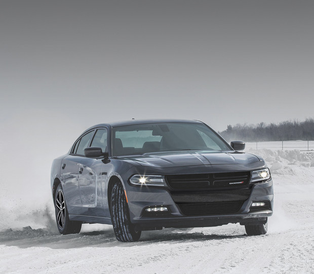 Dodge Charger 2019 garée avec un extérieur argent
