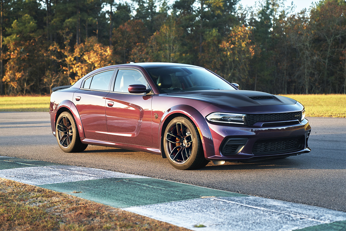 L’extérieur d’une Dodge Charger 2022 rouge