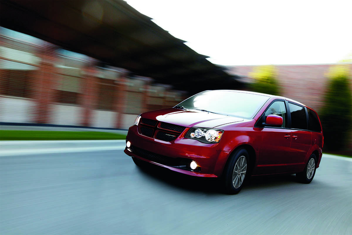 Vue extérieure de la Dodge Grand Caravan 2019, illustrée en rouge