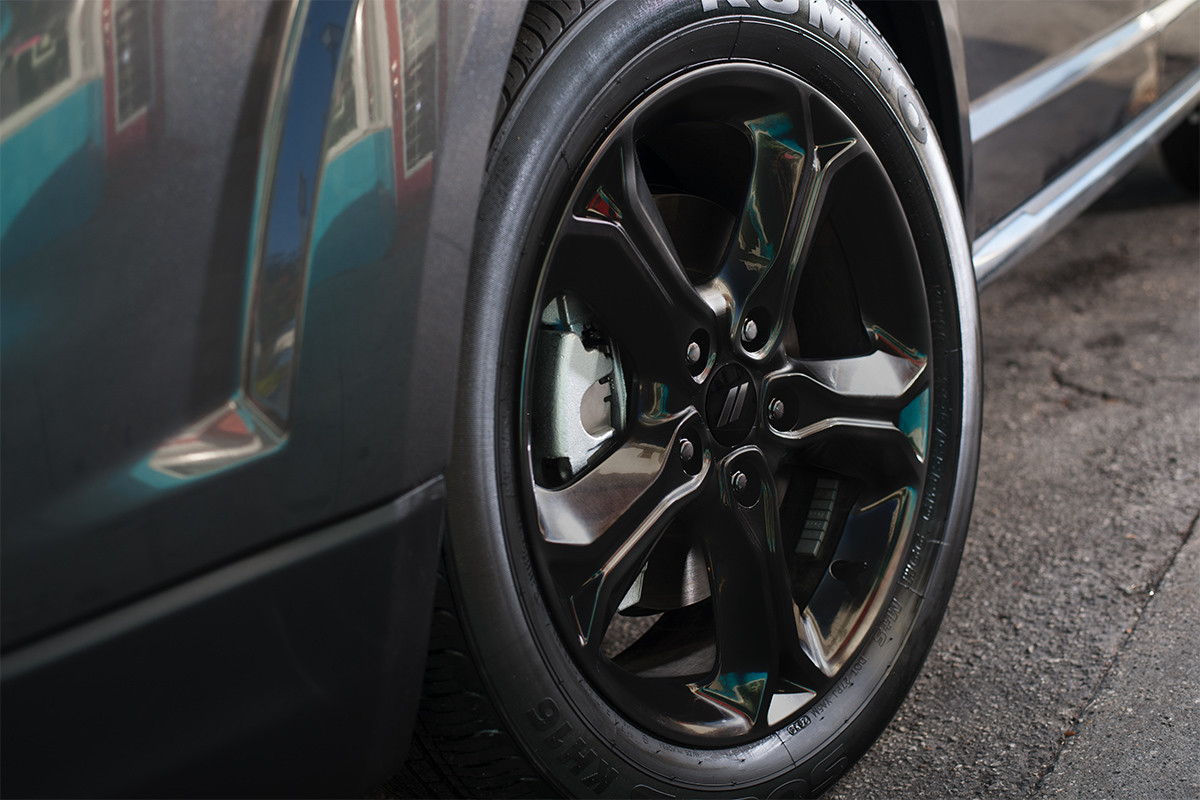 Une roue de 19 po en aluminium noir du Dodge Journey 2020 gris