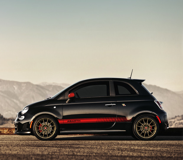 Side view of the 2018 Fiat 500 Abarth in Vesuvio Black Pearl