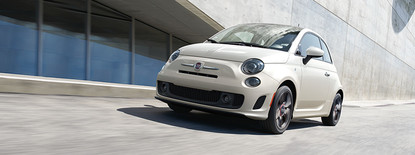 Front profile of the 2018 Fiat 500 in Pearl White Tri-Coat