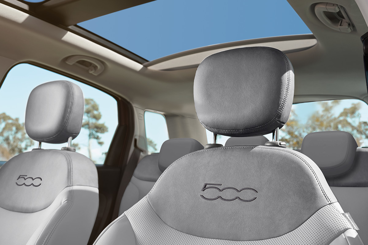 2018 Fiat 500L dual pane sunroof for panoramic views
