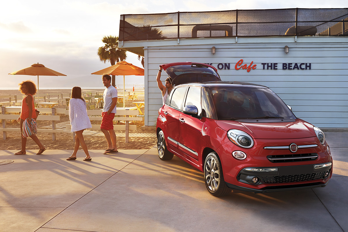 2018 Fiat 500L ParkView rear back-up camera