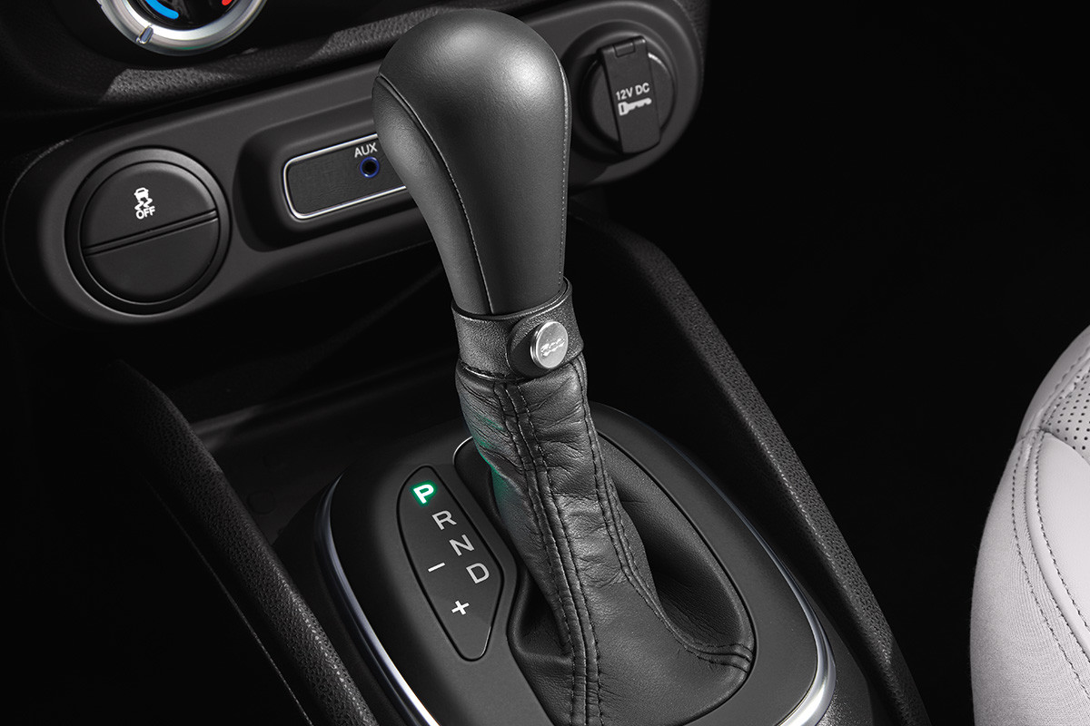 6 Speed Automatic Gear shifter of the 2020 Fiat 500L