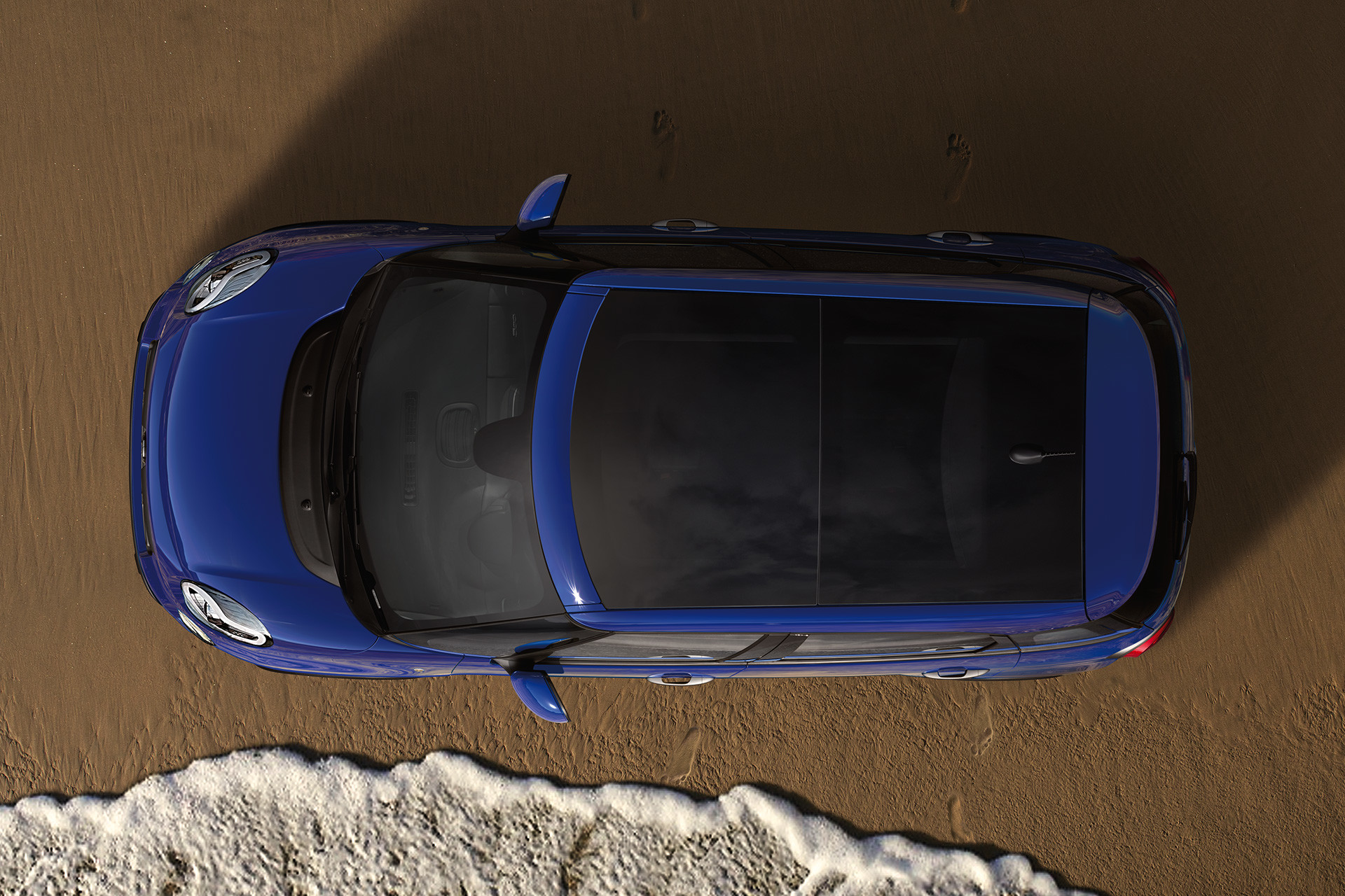 Birds eye view of the 2020 Fiat 500L parked on a sand beach