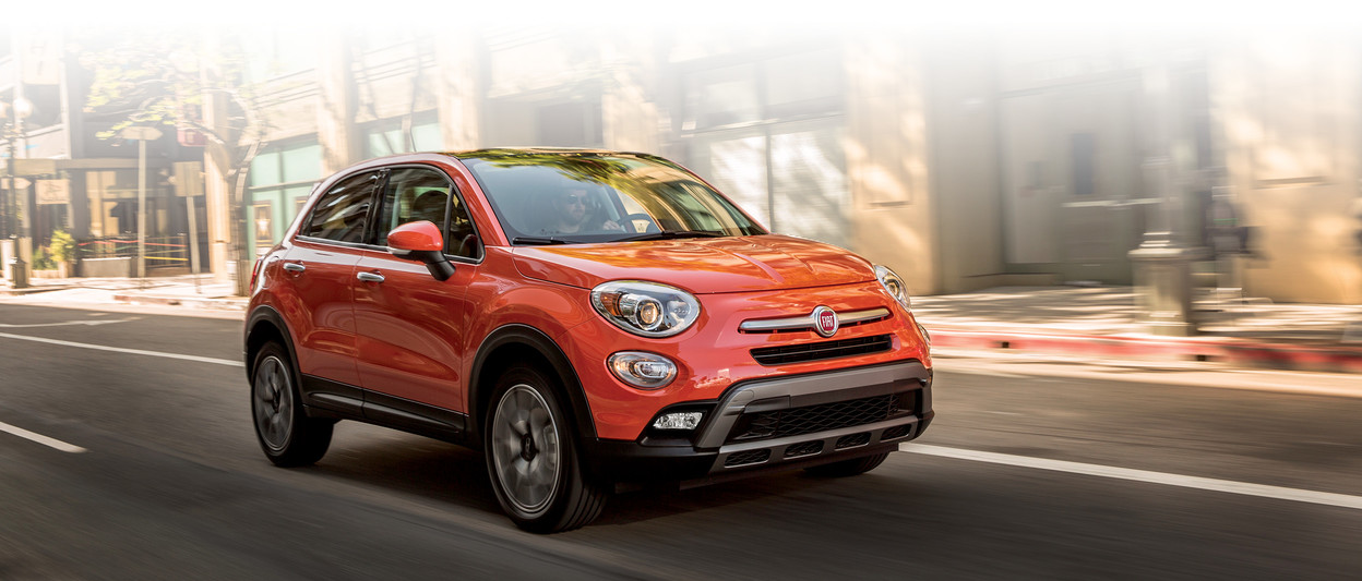 Multisegment FIAT 500X 2018 – vue avant de la calandre, illustrée en rouge