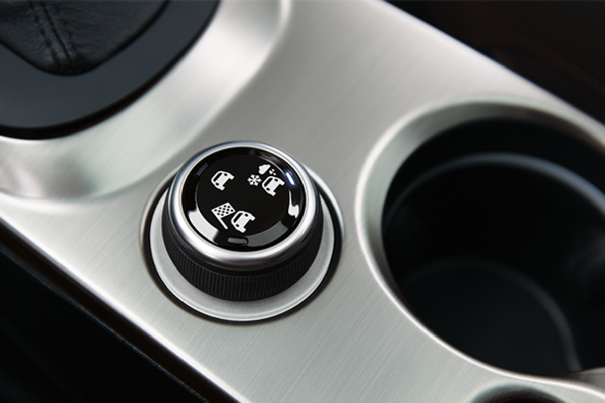 Close up of the customized drive modes dial inside the 2022 FIAT 500X.