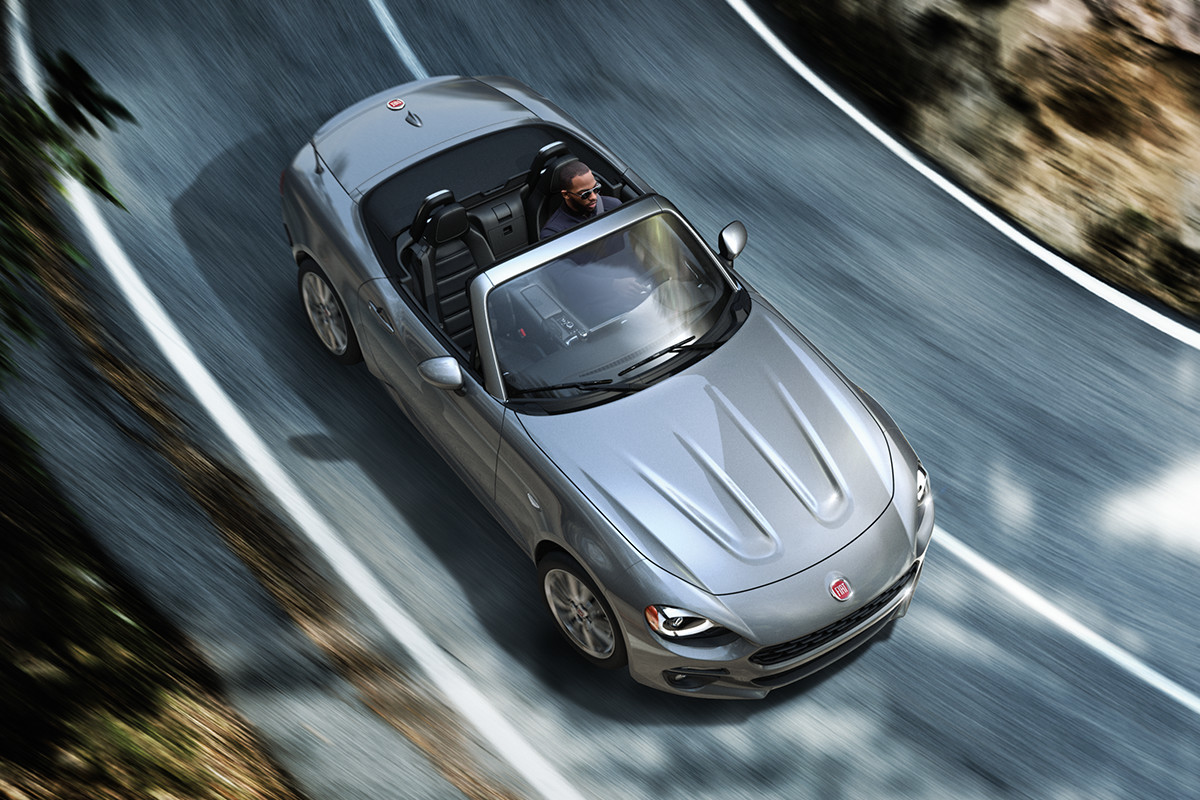 FIAT 124 Spider Roadster 2018 – équipée d’une capote manuelle