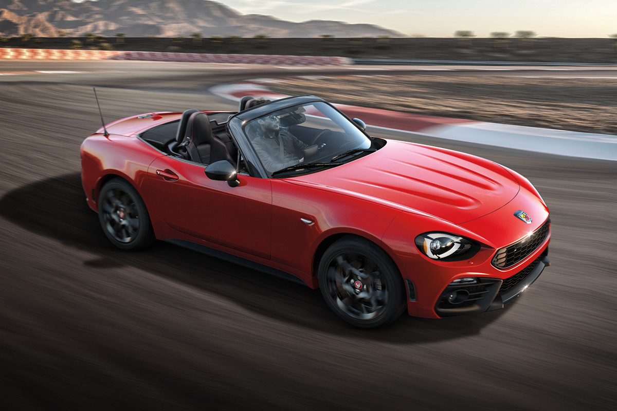 FIAT 124 Spider Roadster 2018 – bouclier avant audacieux et sièges sport