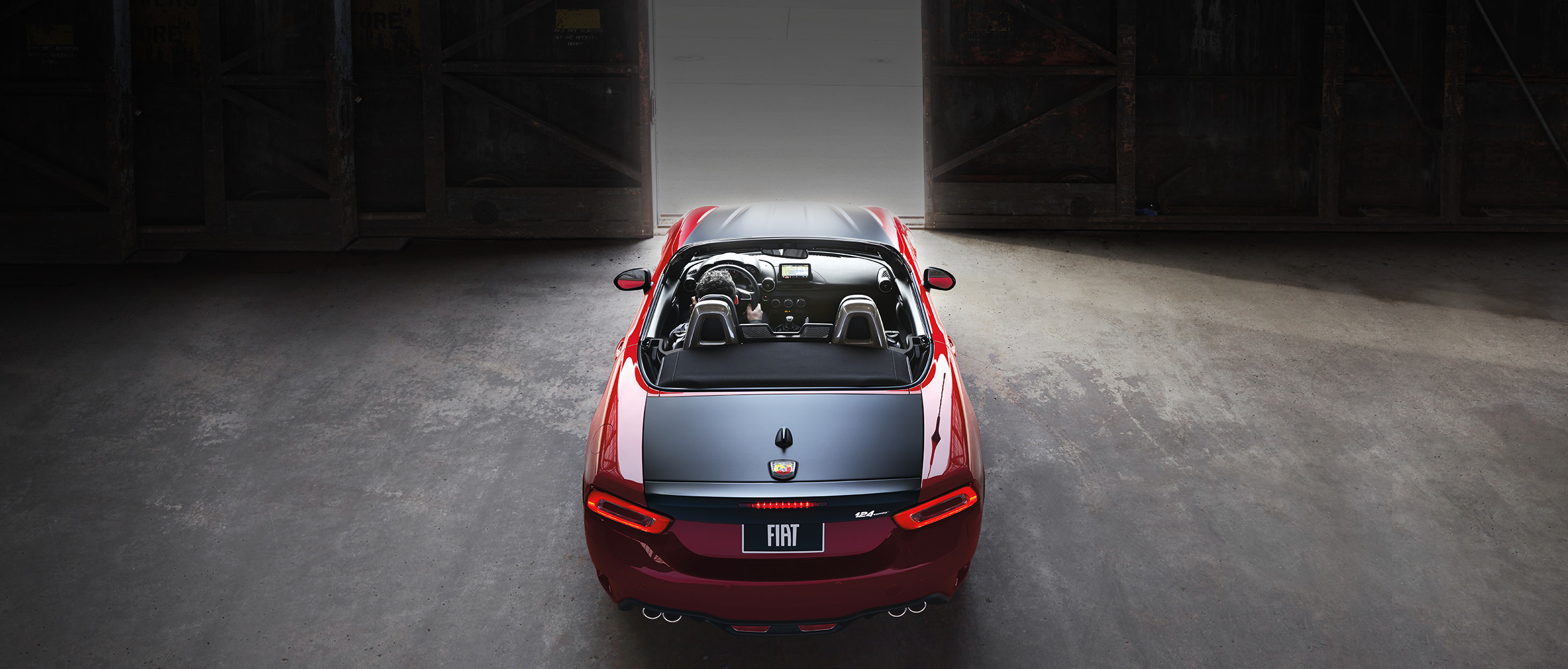 FIAT 124 Spider Roadster 2018 – vue de dessus, toit ouvert