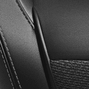 À dessus en cuir – noir avec coutures argent