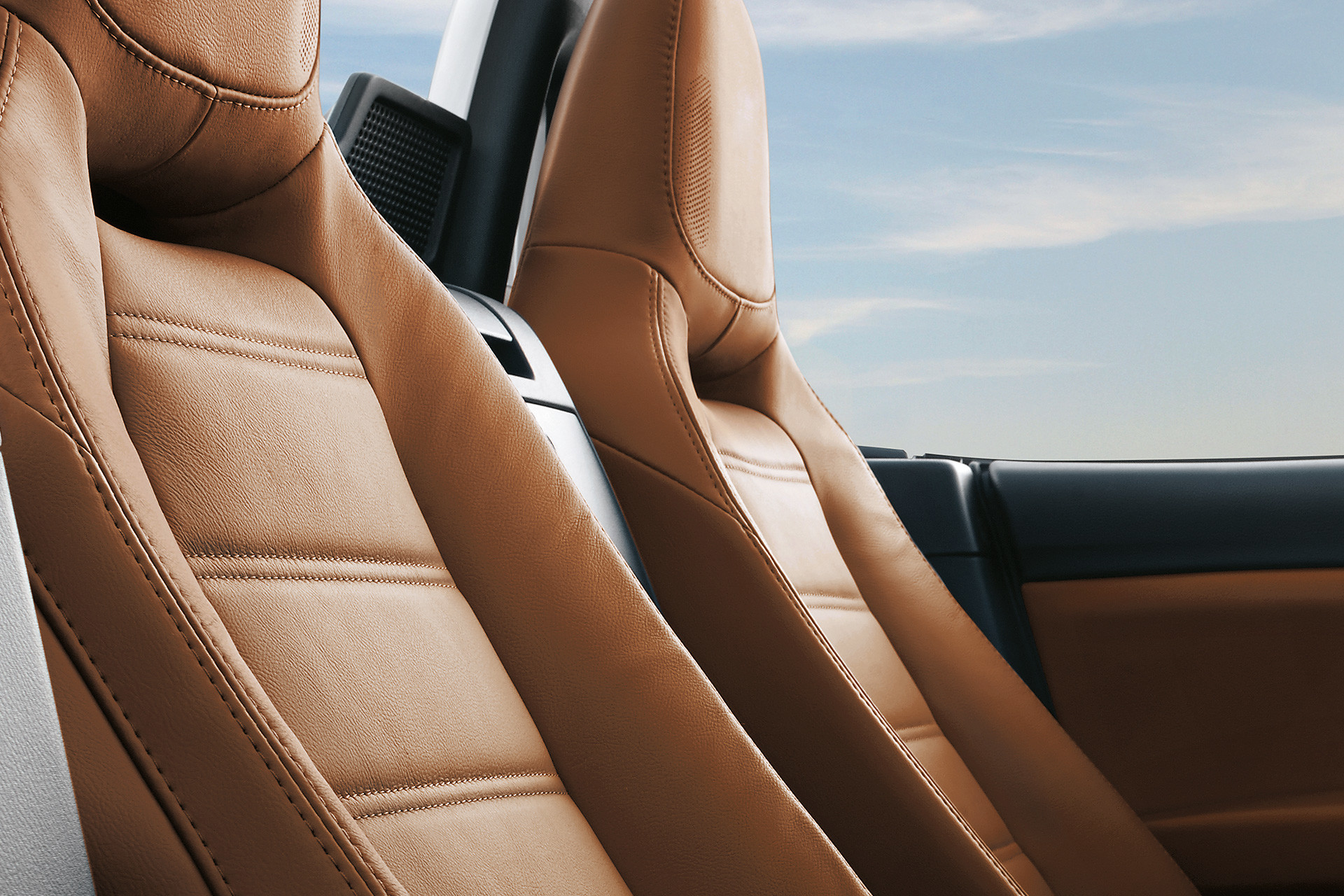 2019 Fiat 124 Spider interior shot of front row seats