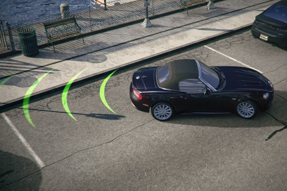 Vue aérienne de la FIAT 124 Spider 2020 mettant en vedette les caractéristiques ParkView et ParkSense