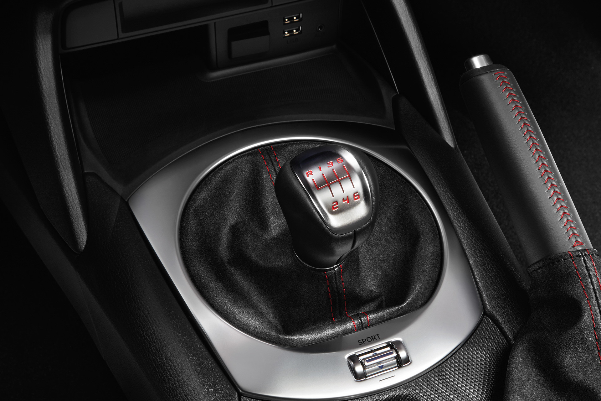 Gear shifter and Abarth Sport Mode Selector of 2020 FIAT 124 Spider